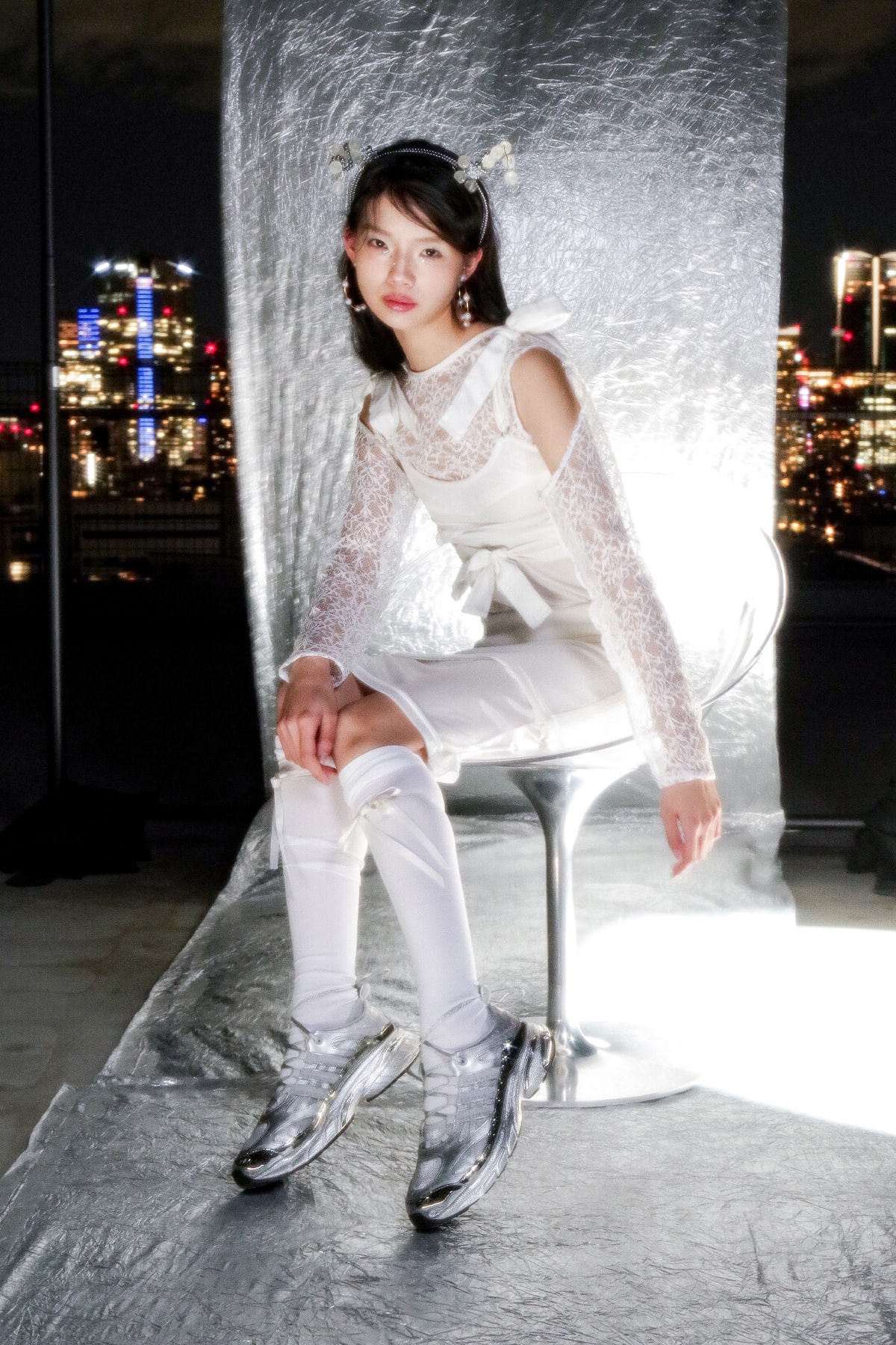 adidas ADISTAR POSE SILVER VEIL | atmos（アトモス） 公式