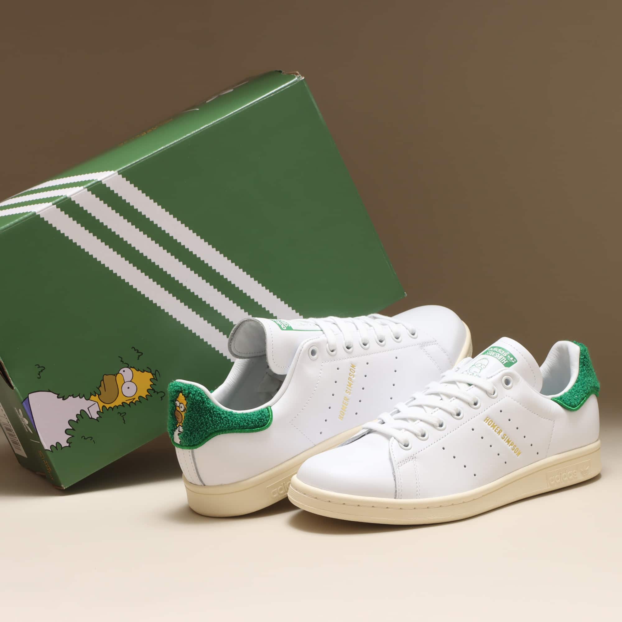 HOMER SIMPSON×STAN SMITH コラボスニーカー adidas