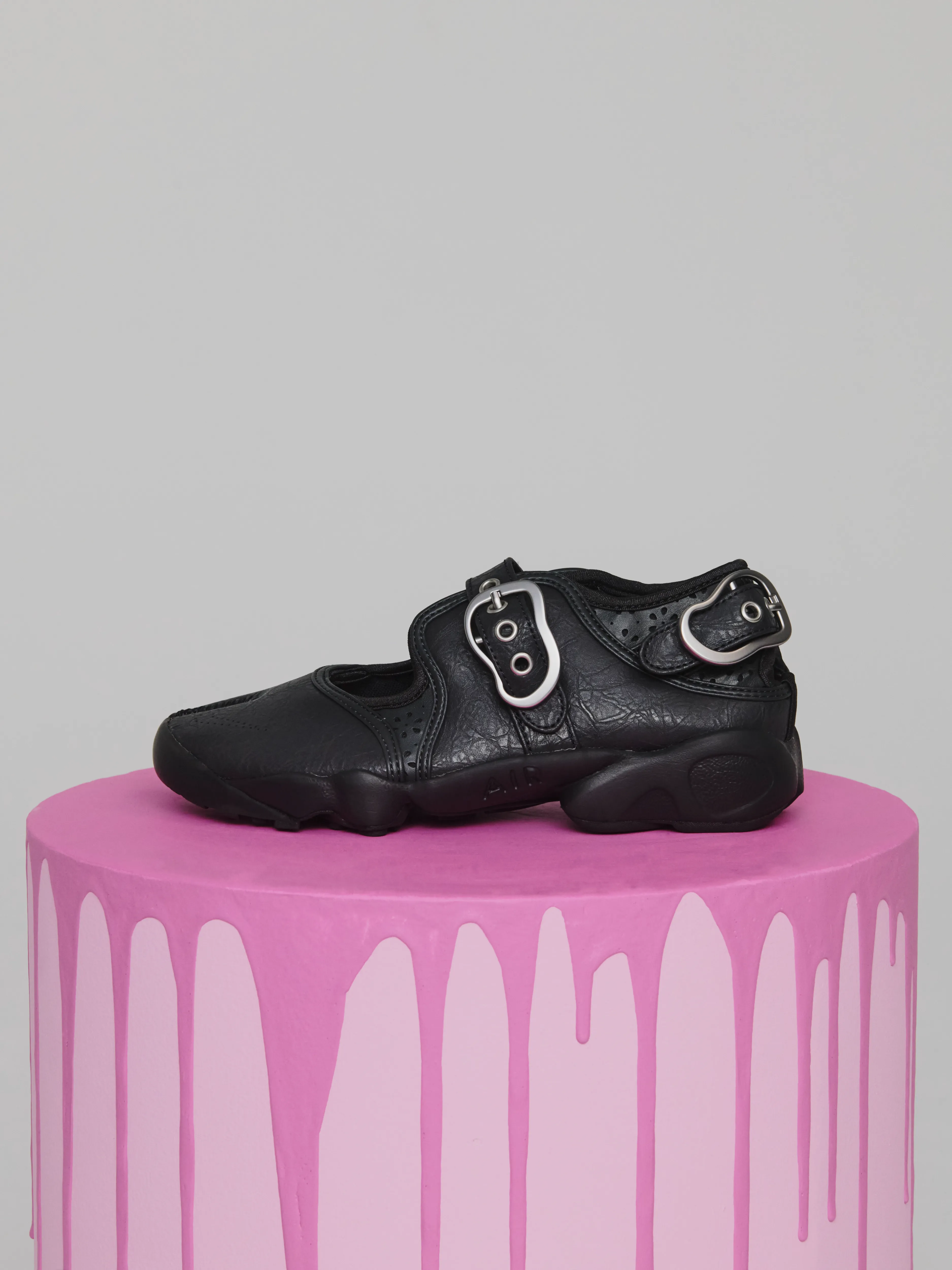 atmos pink Wmns Sandal Collection 2026