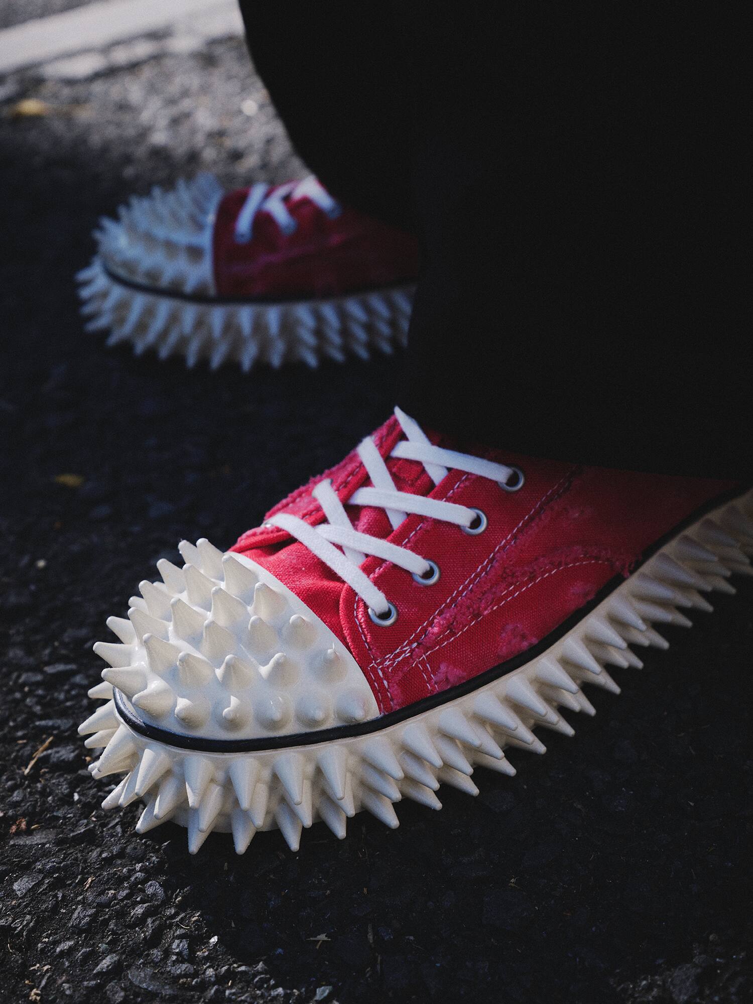 doublet SPIKY CANVAS SNEAKER | atmos(アトモス) 公式 doublet SPIKY CANVAS SNEAKER | atmos(アトモス) 公式