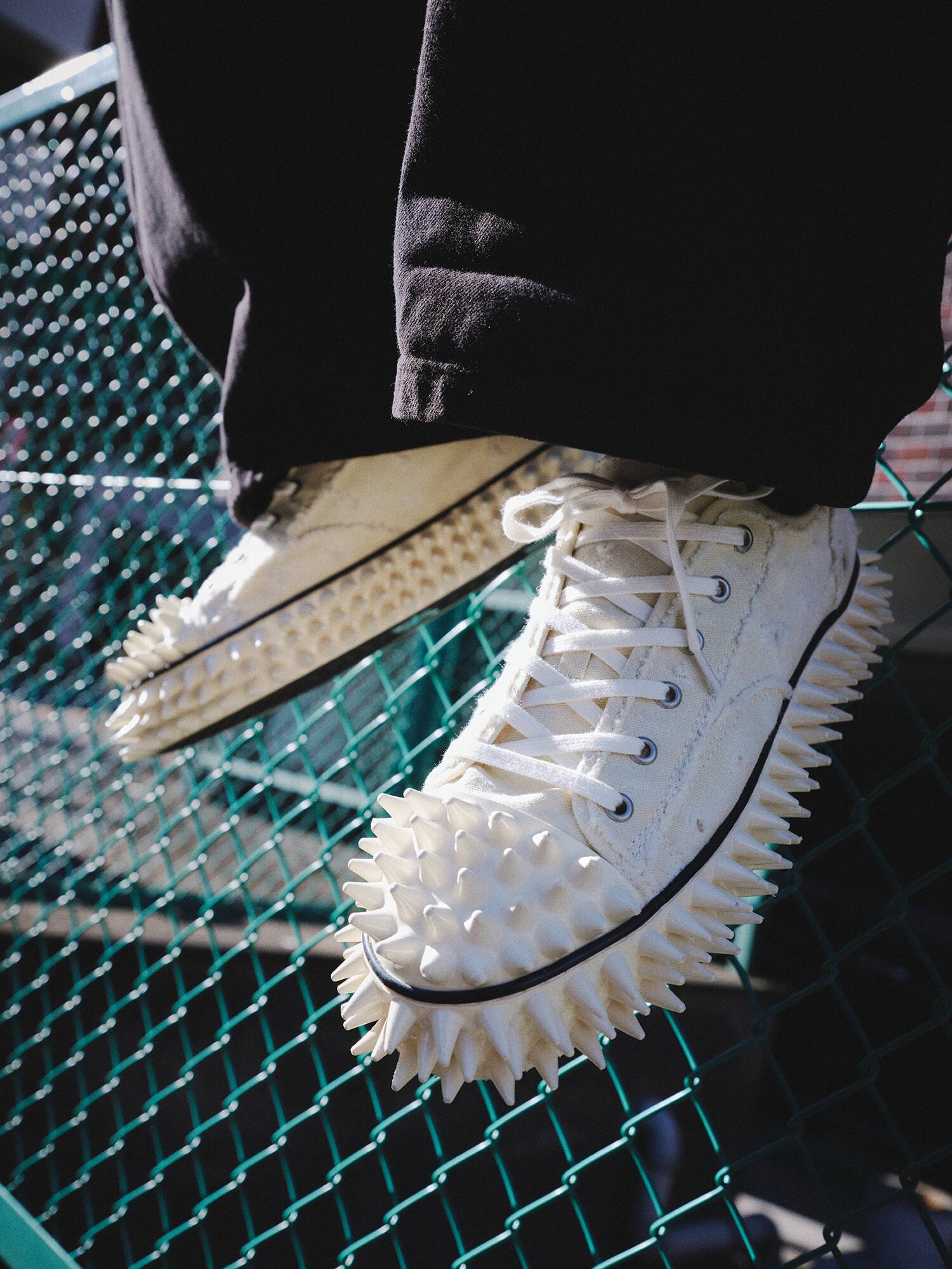doublet SPIKY CANVAS SNEAKER | atmos（アトモス） 公式オンラインストア