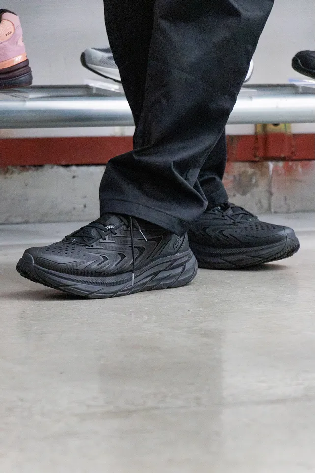 HOKA CLIFTON UTL