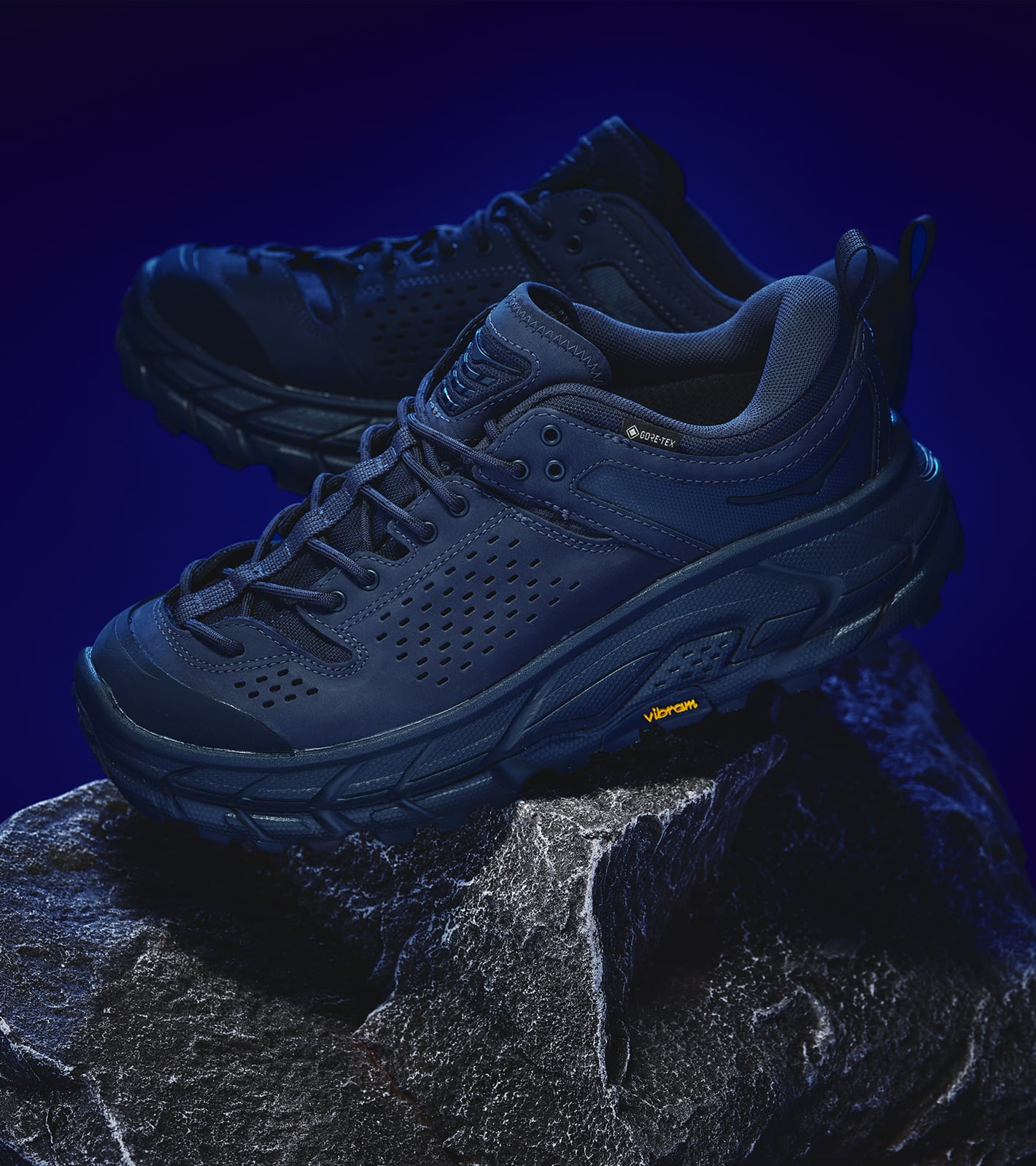 HOKA TOR ULTRA LO