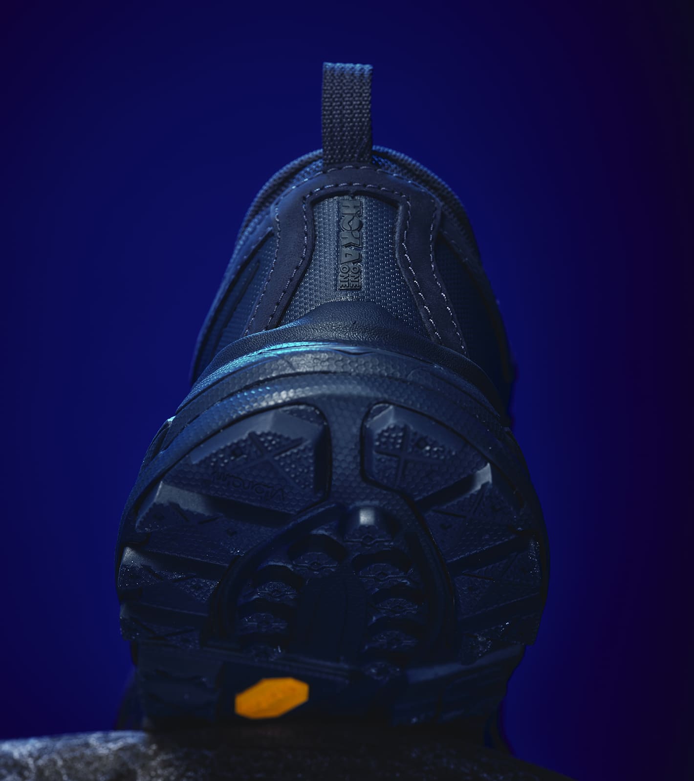 HOKA TOR ULTRA LO