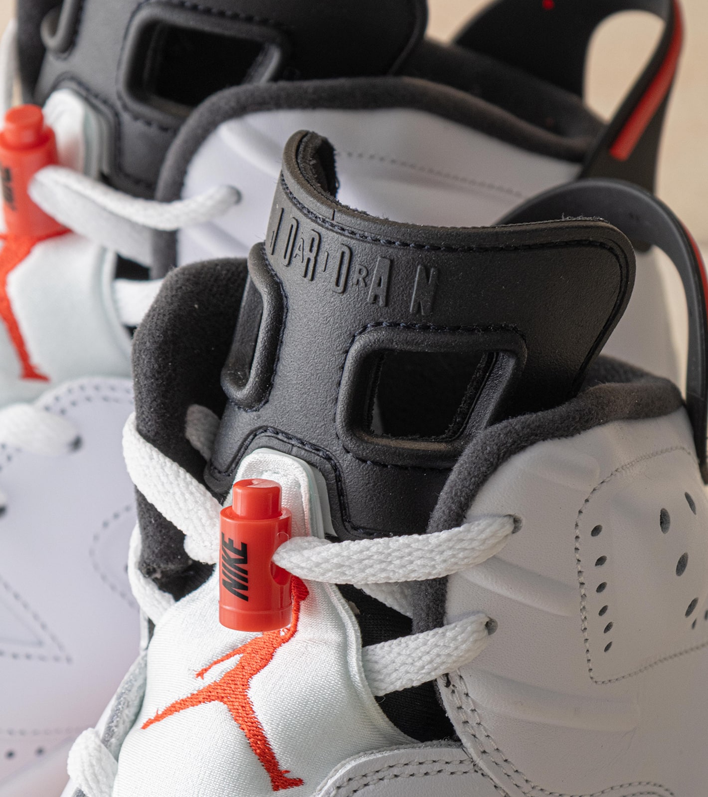 AIR JORDAN 6 RETRO
