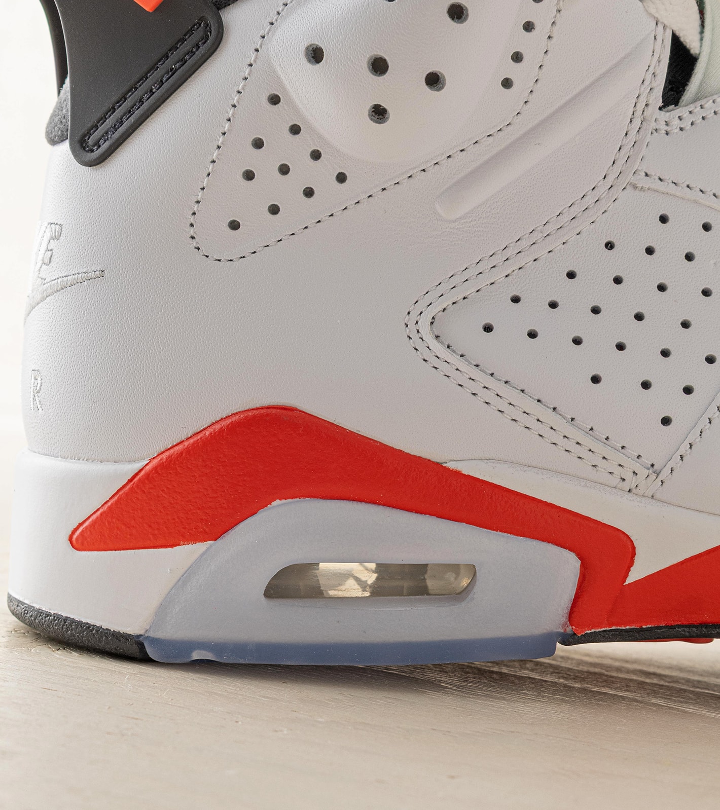 AIR JORDAN 6 RETRO