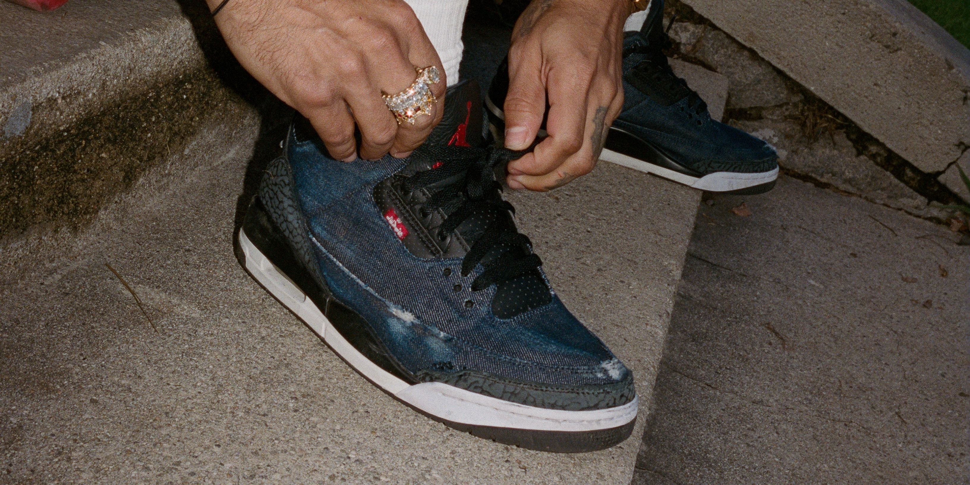 JORDAN BRAND x Levis AIR JORDAN 3 RETRO