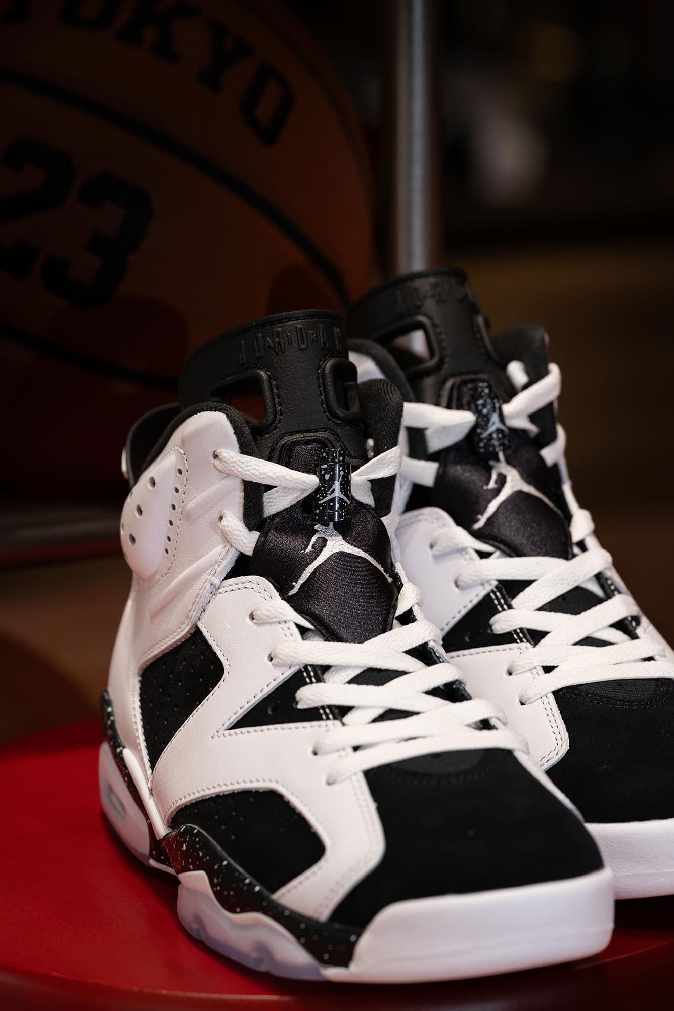 AIR JORDAN 6 RETRO