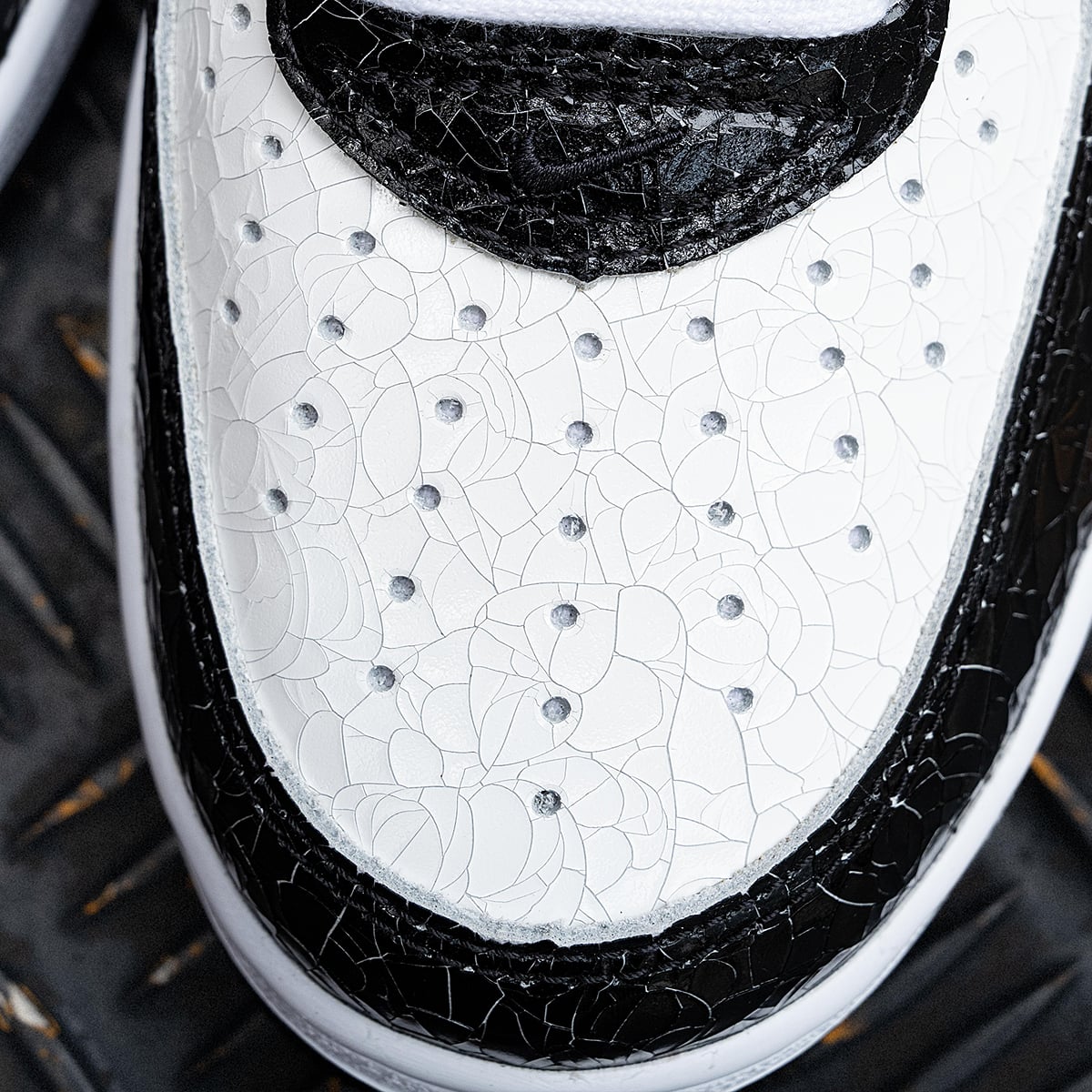 NIKE AF1 Cracked Leather 