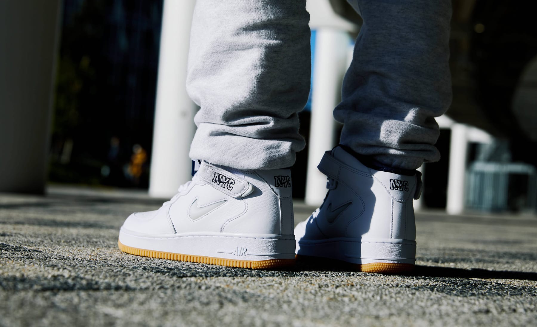 NIKE AIR FORCE 1 MID QS