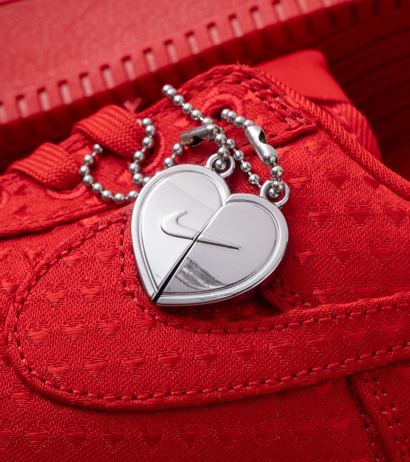 NIKE AIR FORCE 1 RETRO Valentine's Day