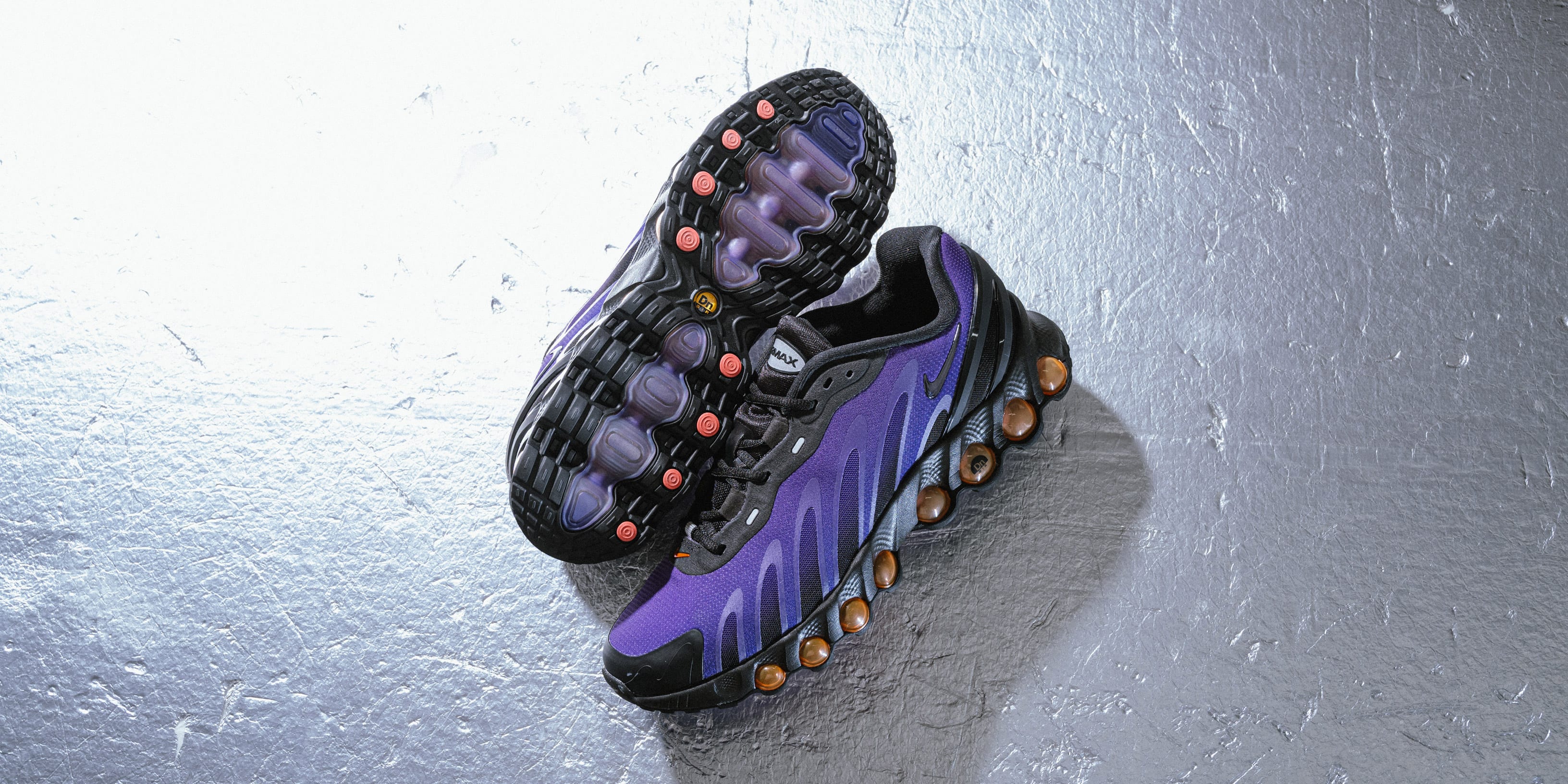 NIKE AIR MAX DN8