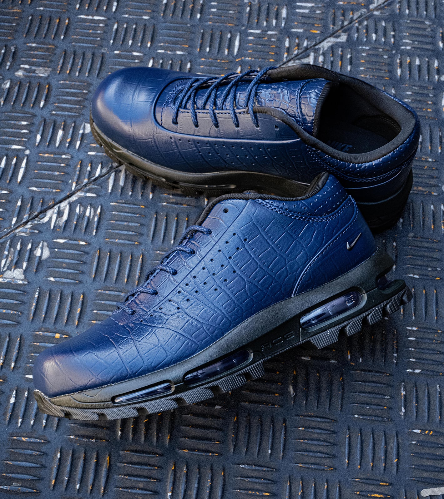NIKE AIR MAX GOADOME LOW QS