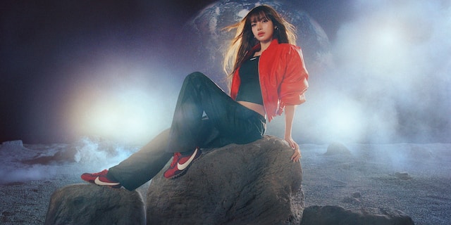 NIKE MOON SHOE ESS