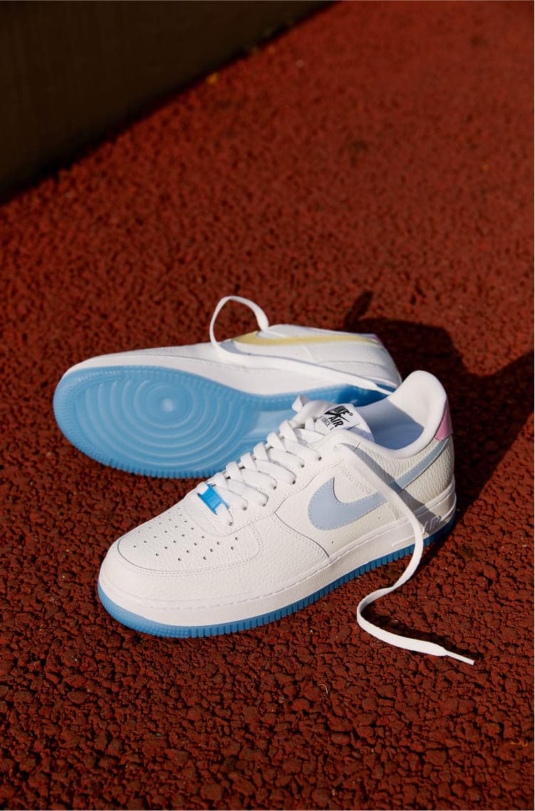 NIKE WMNS AIR FORCE 1 ’07 LXスニーカー