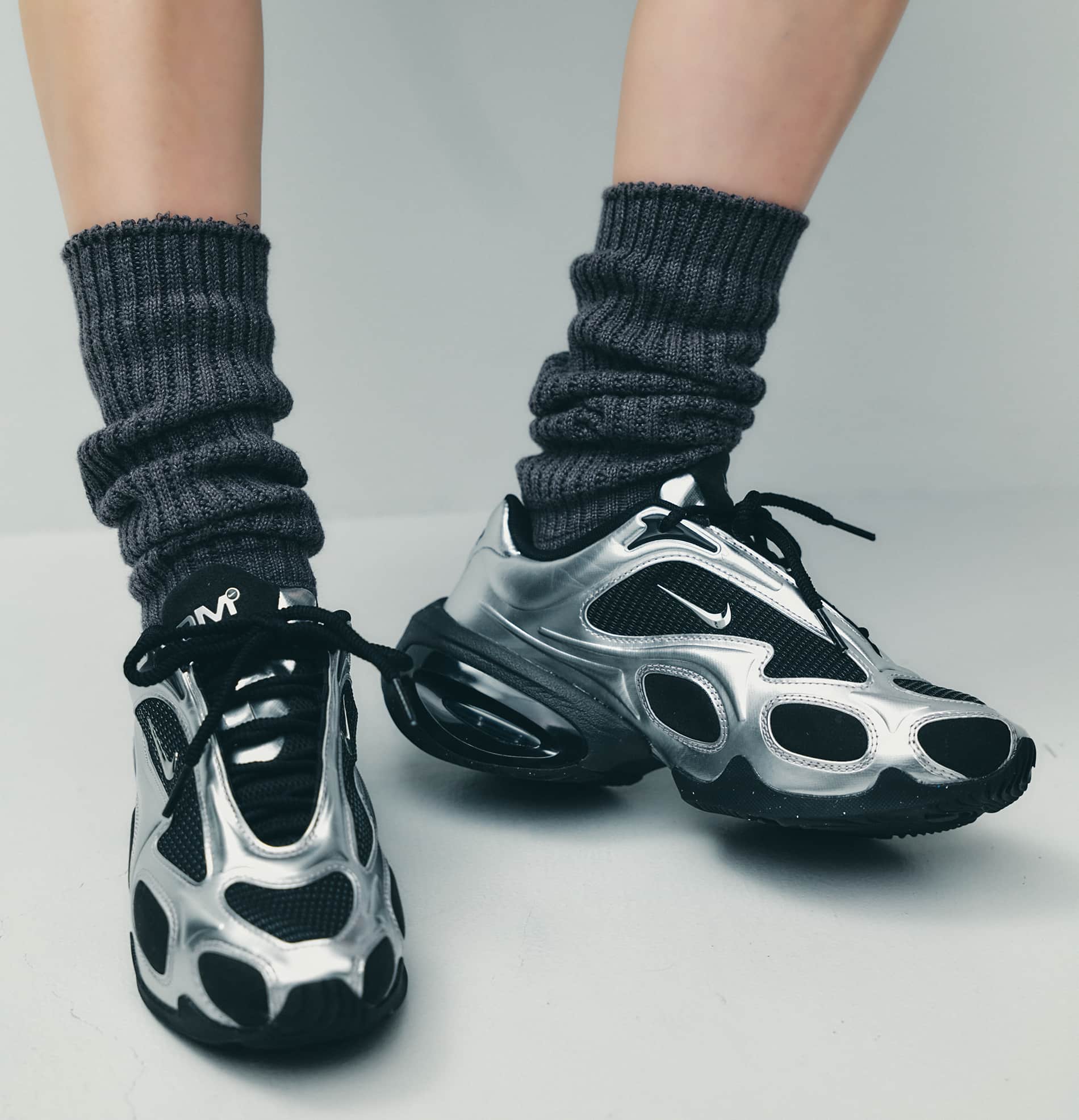 NIKE WMNS AIR MAX MUSE BLACK/UNIVERSITY RED-OIL GREEN
