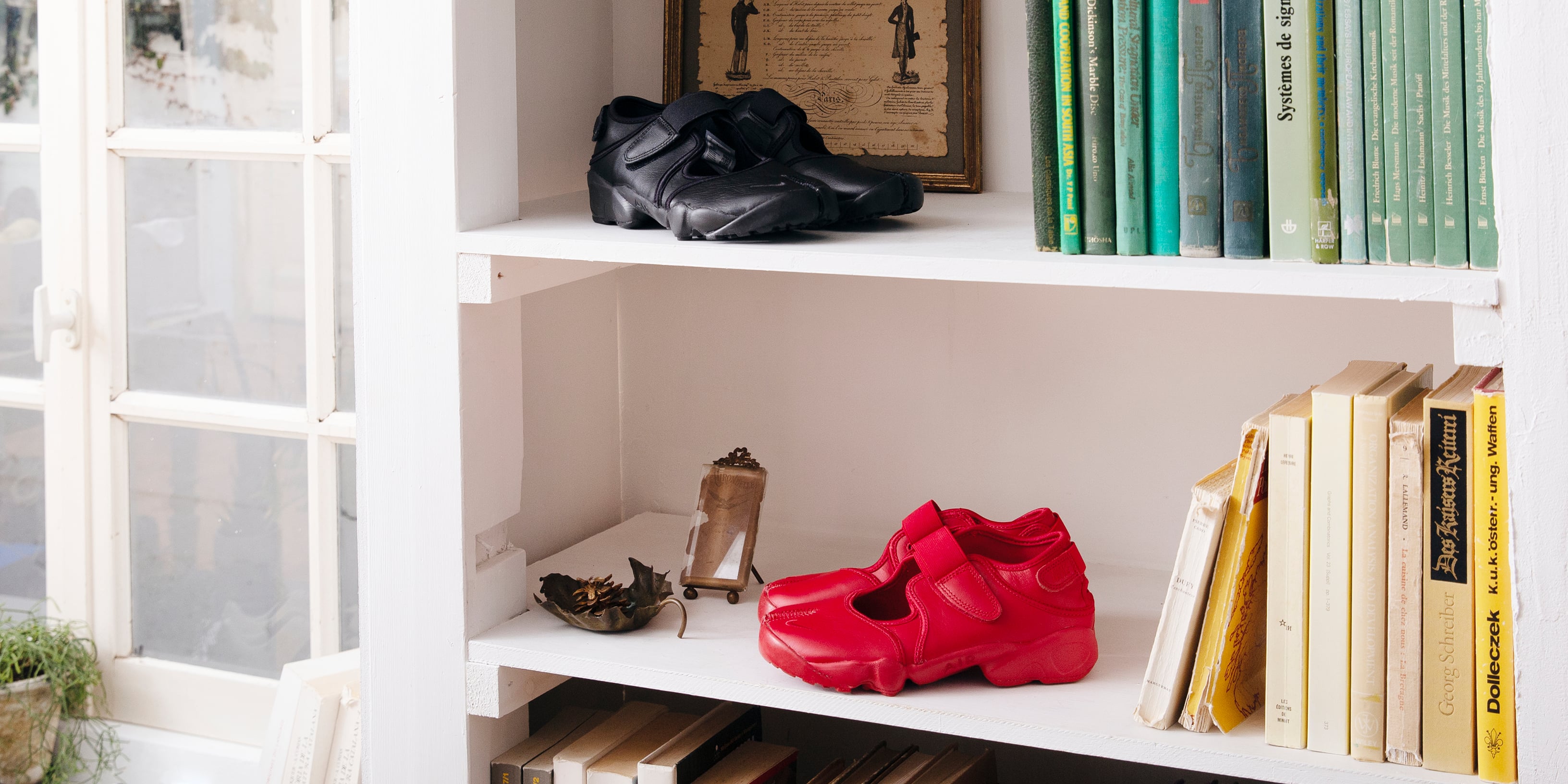 "NIKE WMNS AIR RIFT"