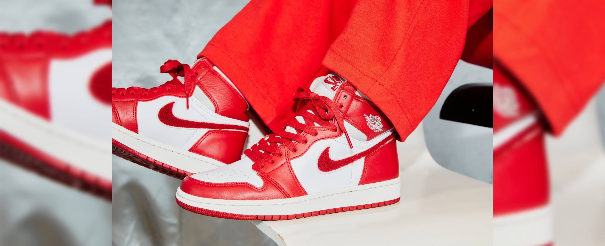 "W AIR JORDAN 1 RETRO HI OG Varsity Red"