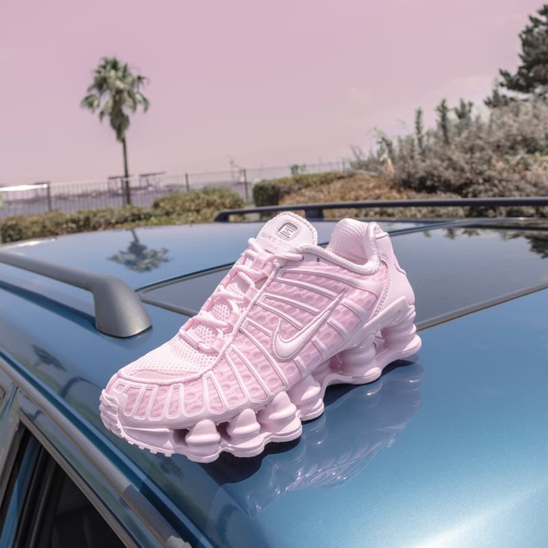 NIKE