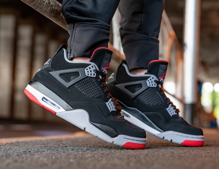 NIKE AIR JORDAN 4 RETRO