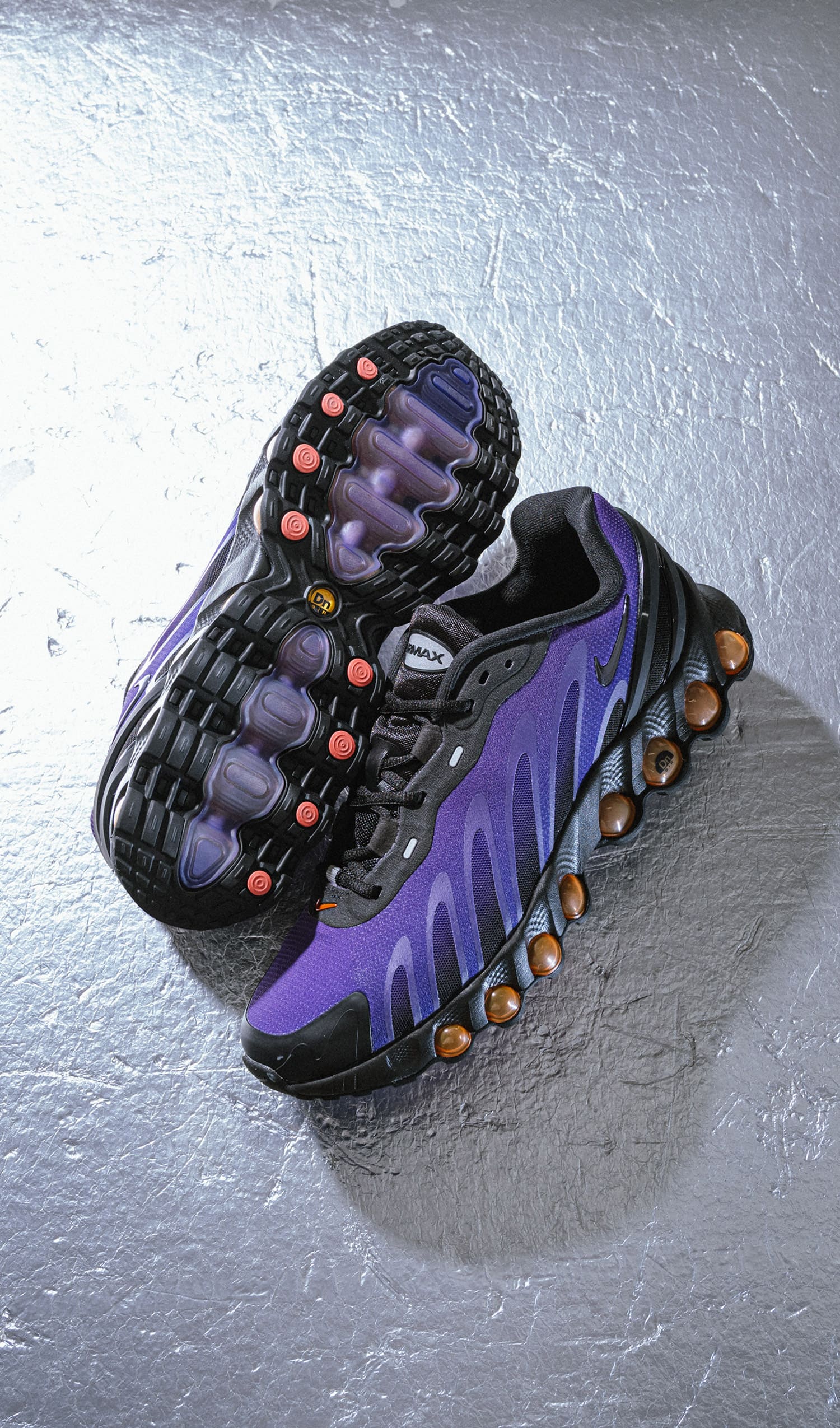 NIKE AIR MAX DN8