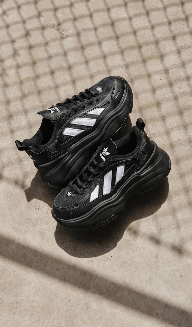 adidas OZGAIA W