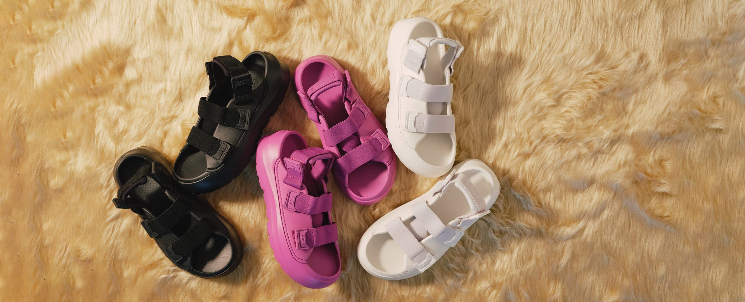 "UGG Summer Sandal Collection | NewJeansのHANNIをキャンペーンに起用したUGG春夏のサンダルコレクション！"