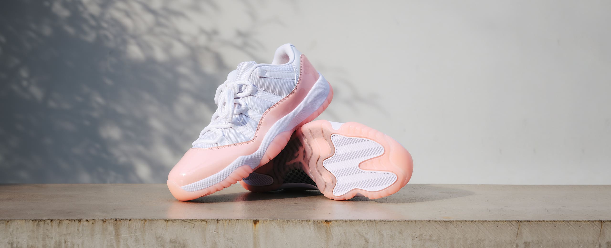 JORDAN BRAND WMNS AIR JORDAN 11 RETRO LOW WHITE/LEGEND PINK