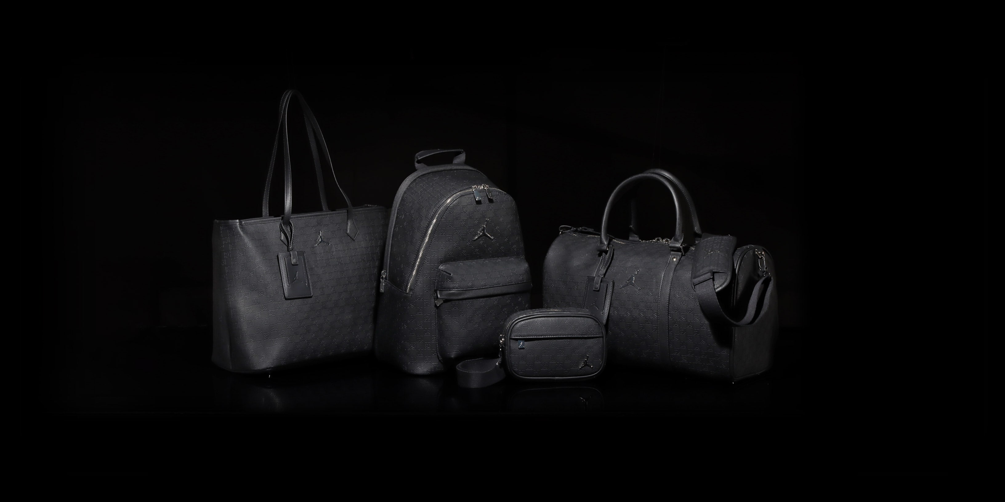 バッグ JORDAN BRAND JAM MONOGRAM CAMERA BAG JORDAN BRAND JAM MONOGRAM CAMERA BAG BLACK | atmos（アトモス