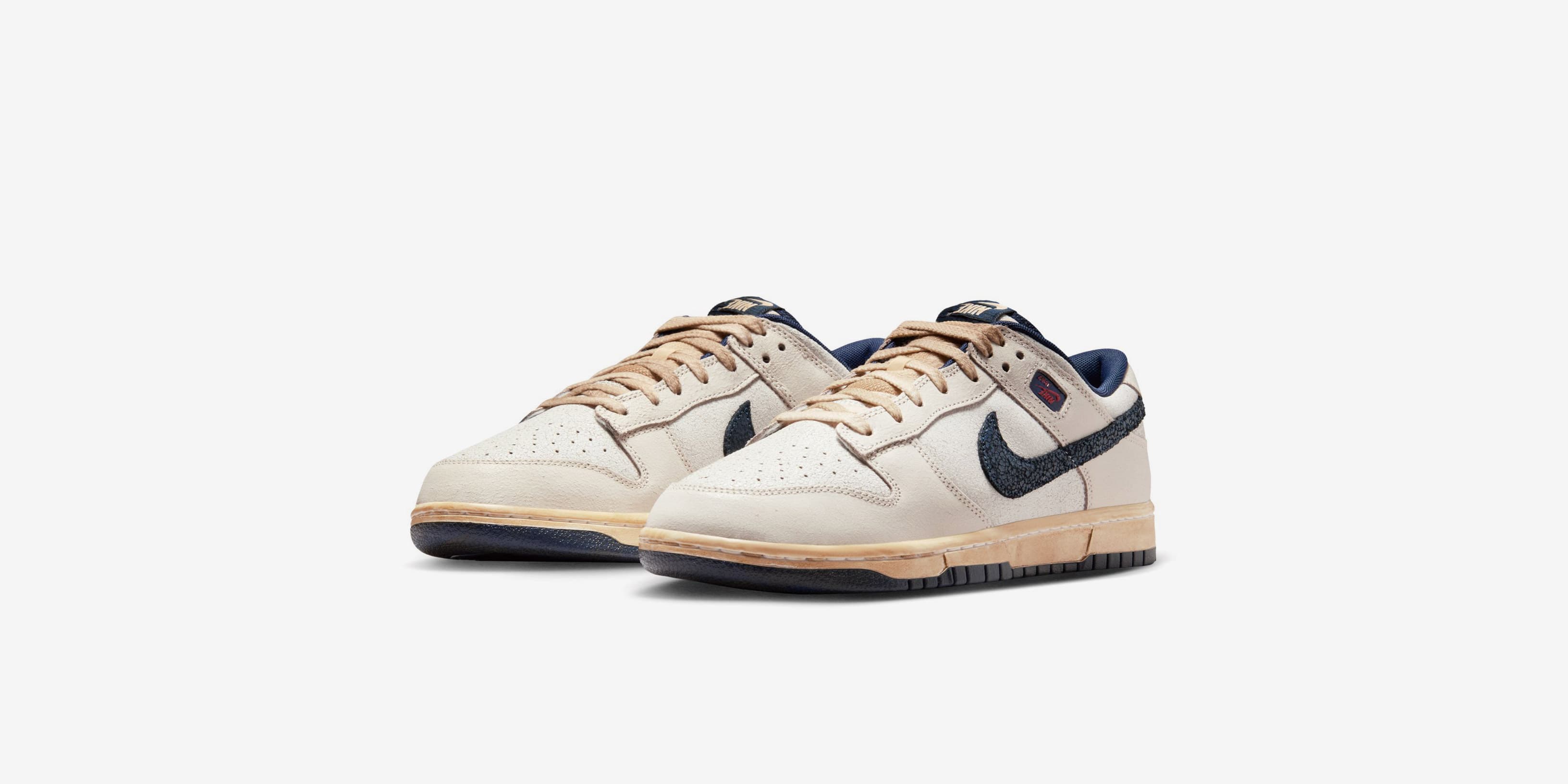 NIKE DUNK LOW SP x Stranger Things