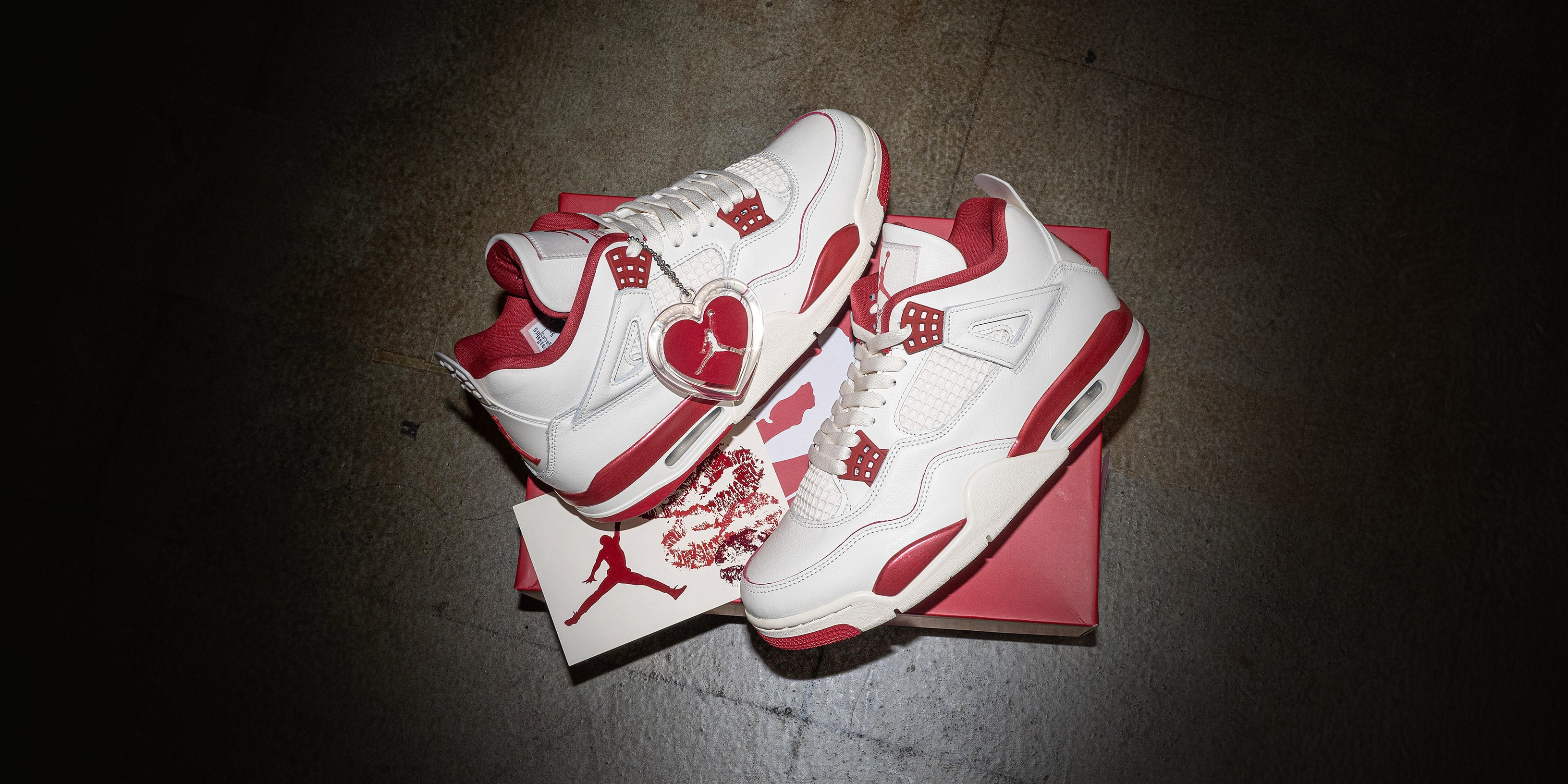 JORDAN BRAND WMNS AIR JORDAN 4 RETRO