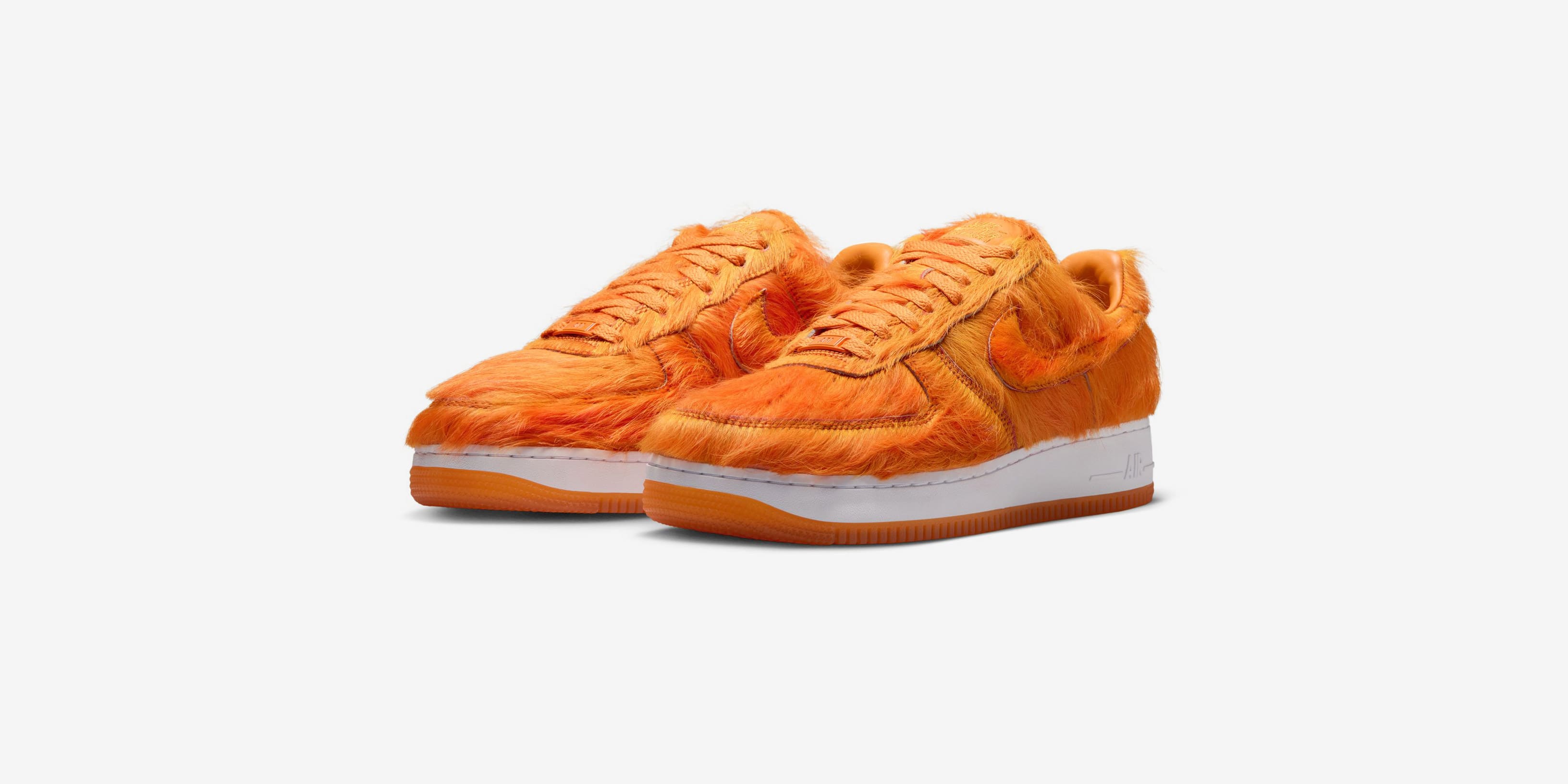 NIKE AIR FORCE 1 QS