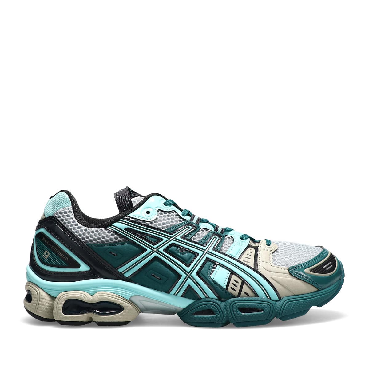 Asics nimbus trainers sale