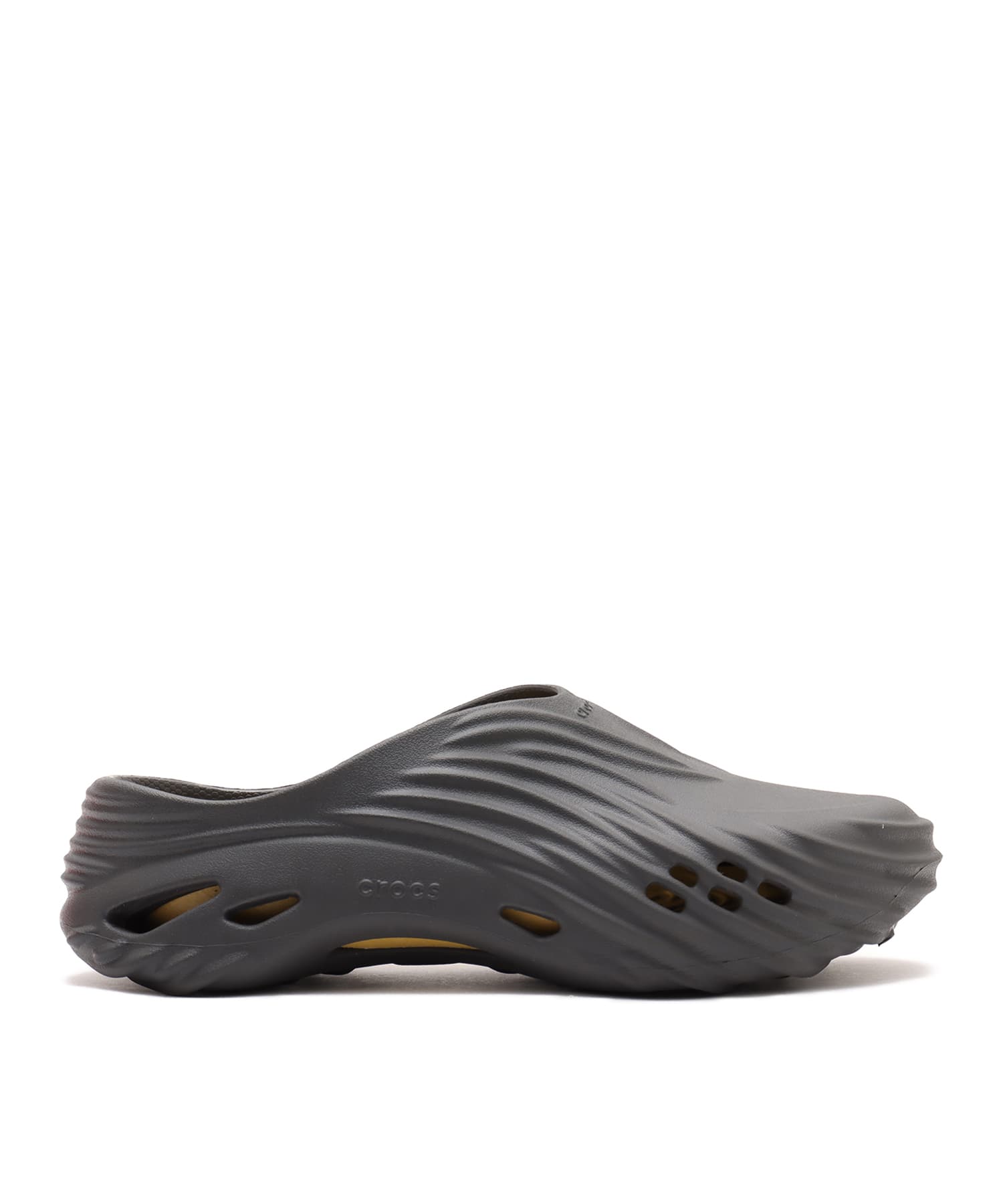 crocs Echo Wave Black Sandの画像