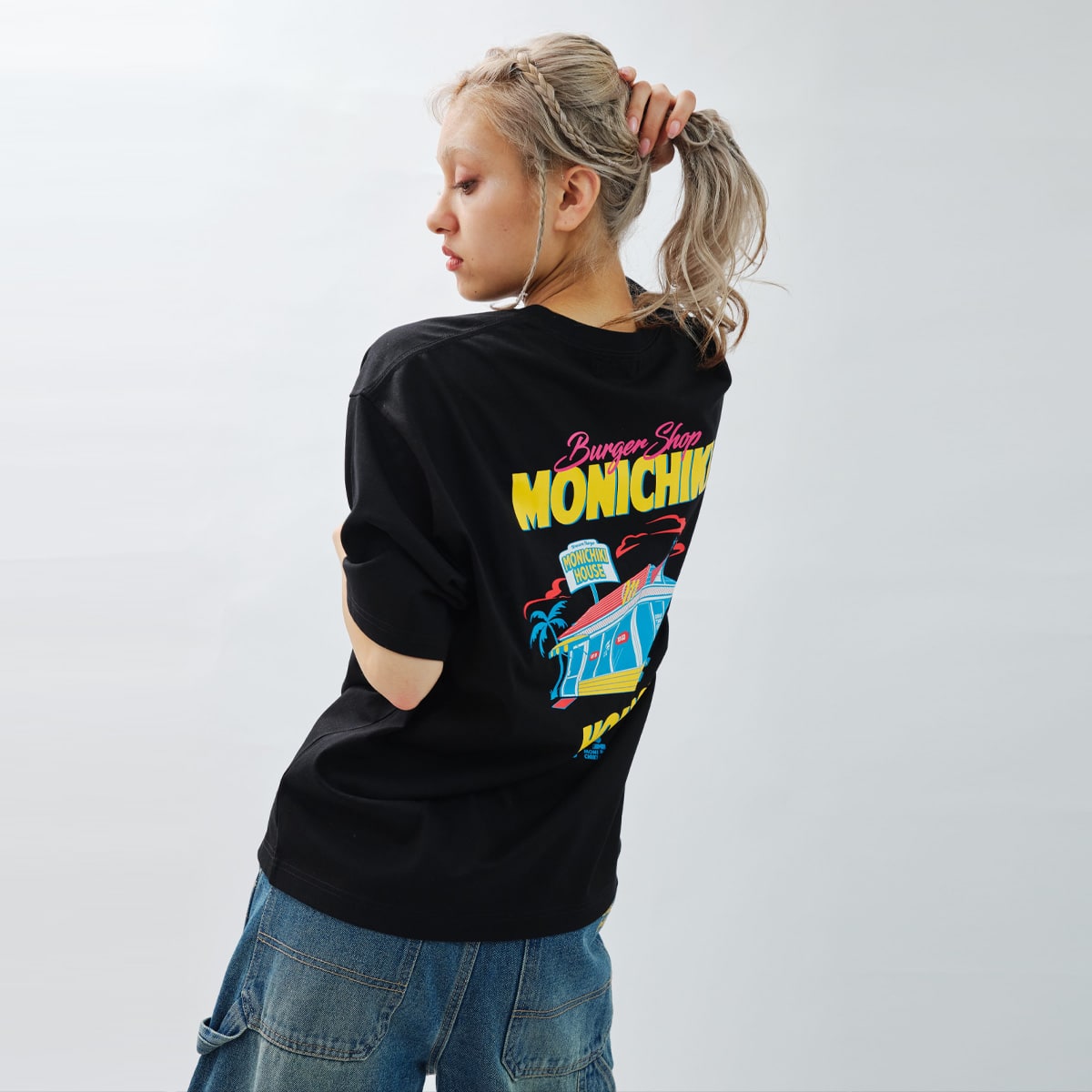 atmos pink x MONICHIKI HOUSE Address T-Shirt BLACKの画像