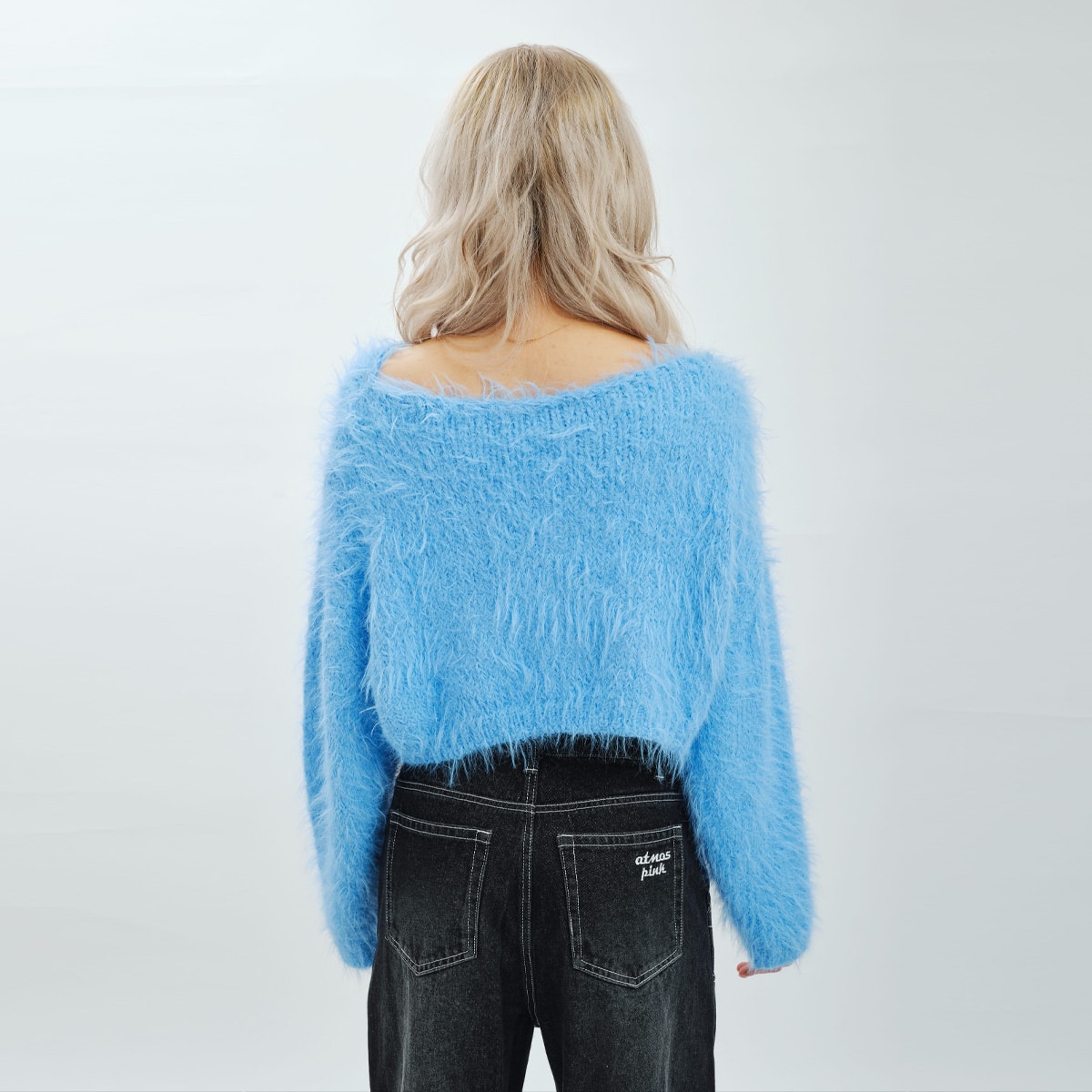 atmos pink Cropped Shaggy Knit Top BLUEの画像