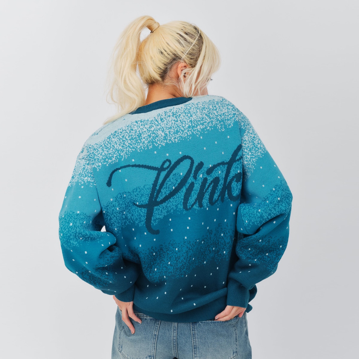 atmos pink Gradation Jacquard Sweater BLUEの画像