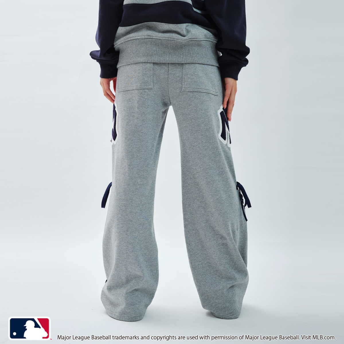 atmos pink MLB Sweat Pants GRAYの画像