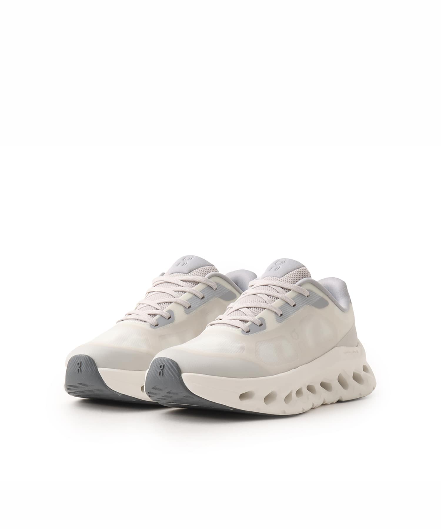 On Cloudtilt Remix 1 W Alloy | Ivoryの画像