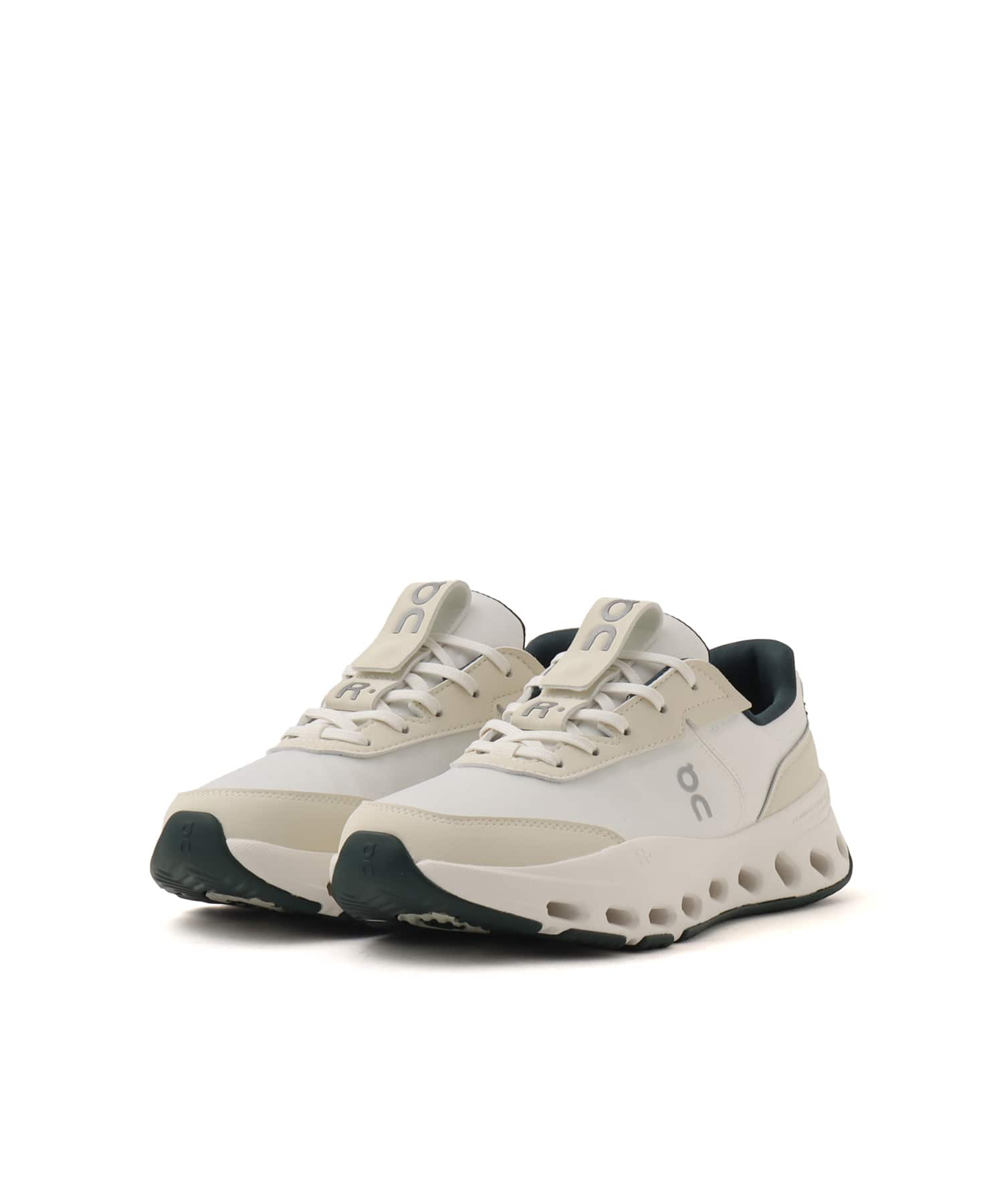 On THE ROGER Wildcard 1 W Ivory | Evergreenの画像