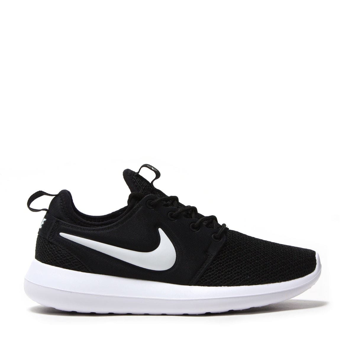 nike roshe two black and white