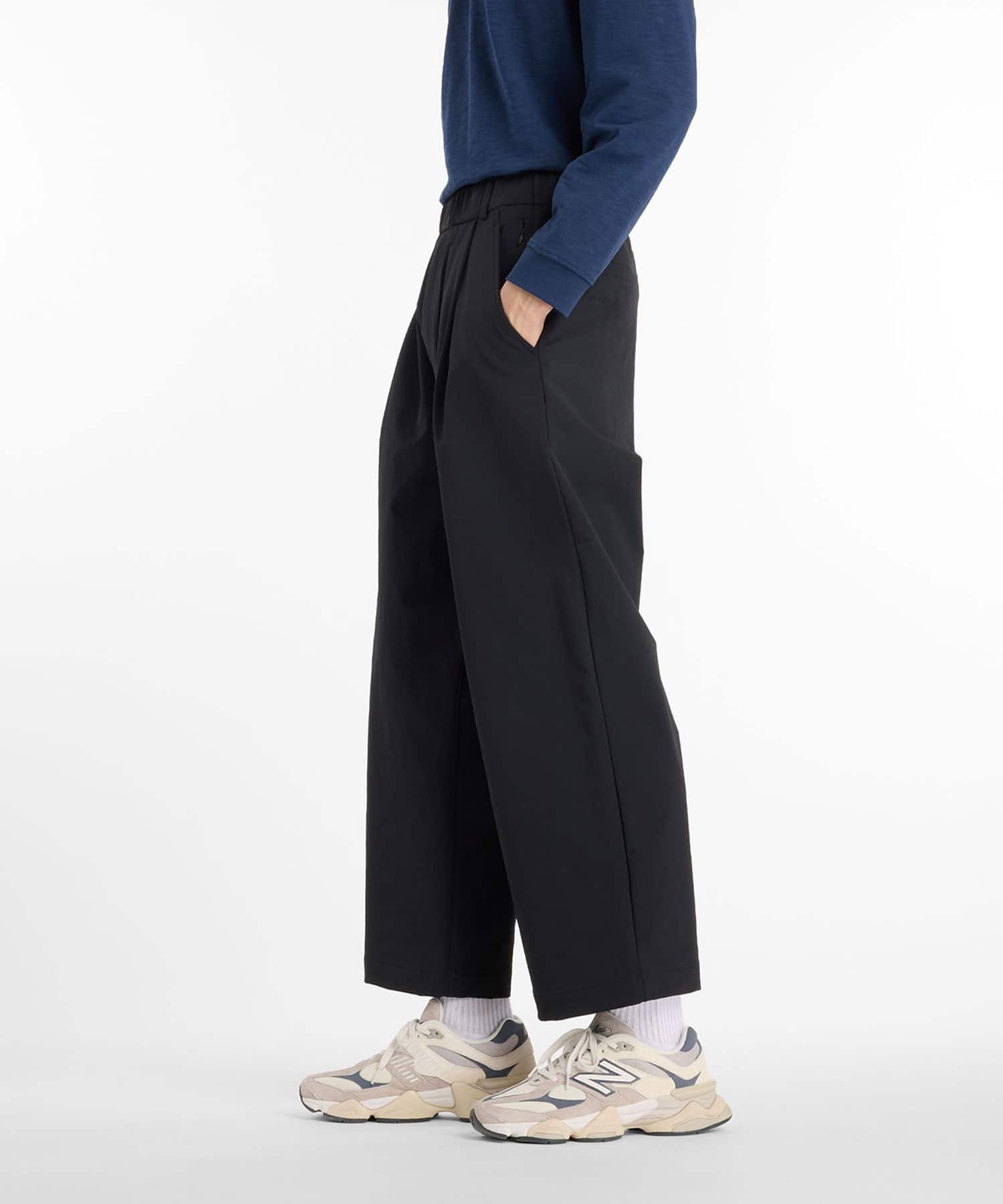 New Balance NB GREY WIDE PANTS ブラックの画像