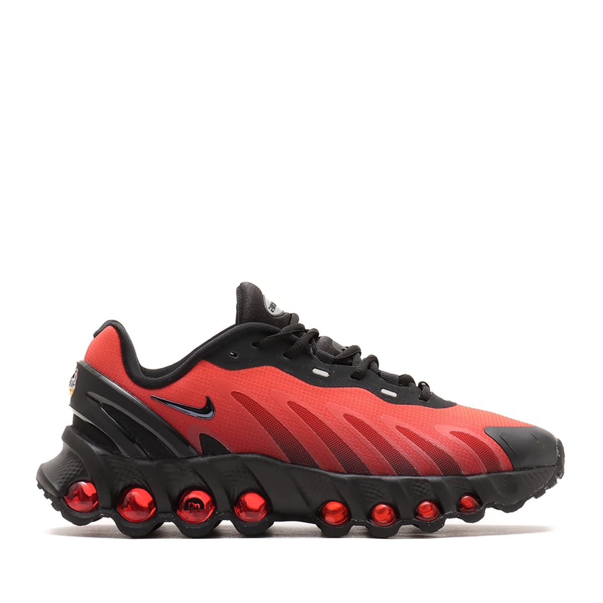 NIKE AIR MAX DN8 (GS) BLACK/BLACK-UNIVERSITY REDの画像