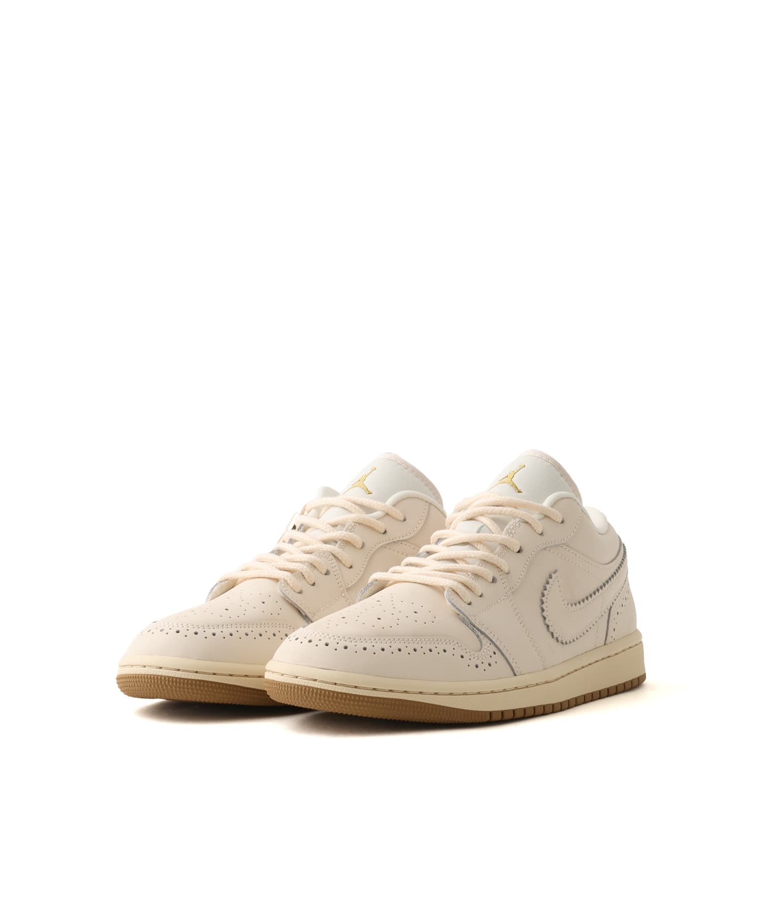 JORDAN BRAND WMNS AIR JORDAN 1 LOW SE CHALK/CHALK-MTLC GOLD-PEARL WHITEの画像