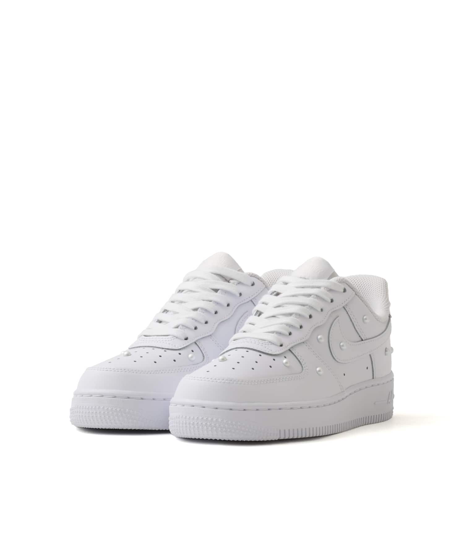 NIKE W AIR FORCE 1 '07 SE WHITE/WHITE-MTLC SUMMIT WHTの画像
