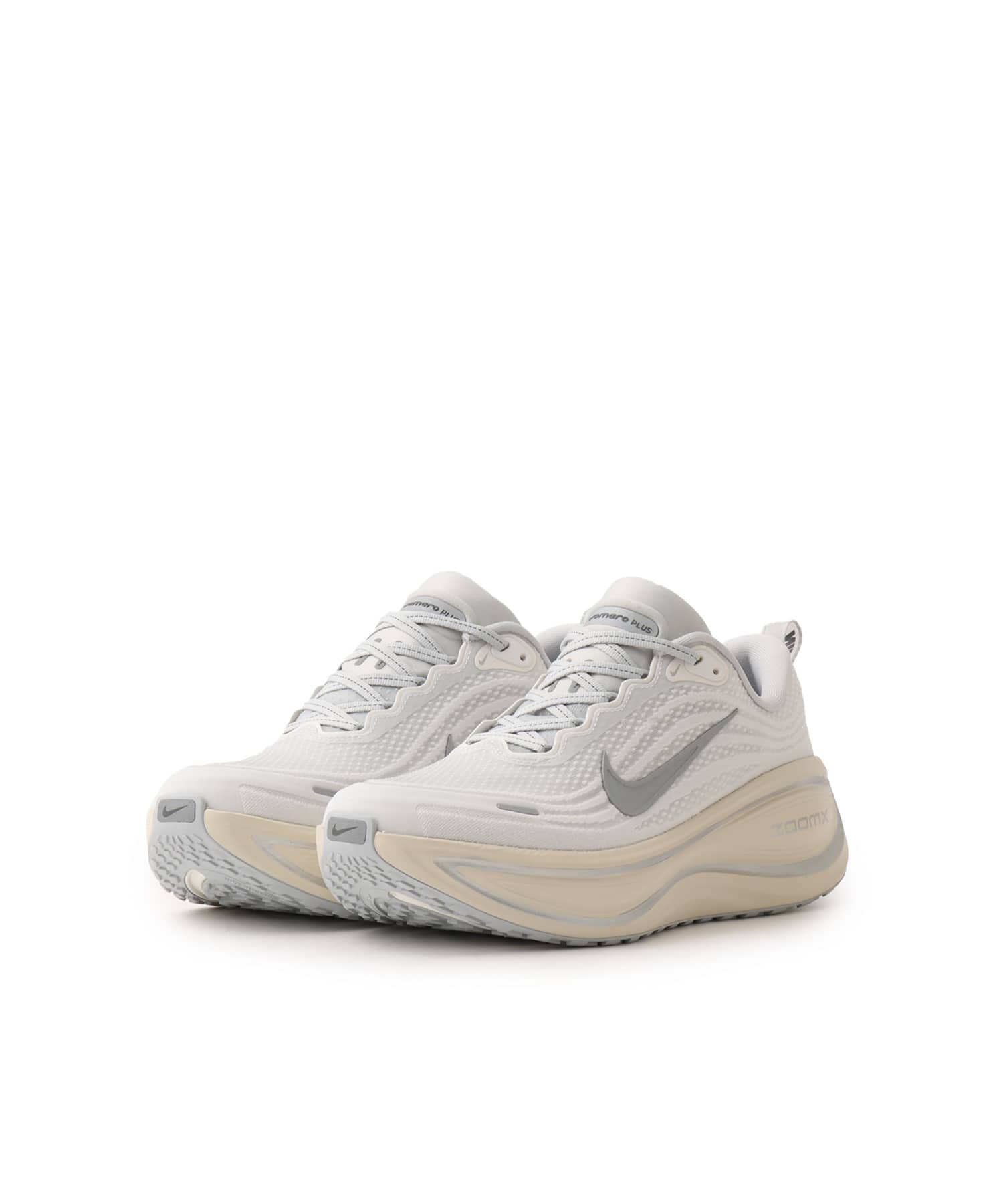 NIKE VOMERO PLUS PLATINUM TINT/REFLECT SILVER-GREY FOGの画像