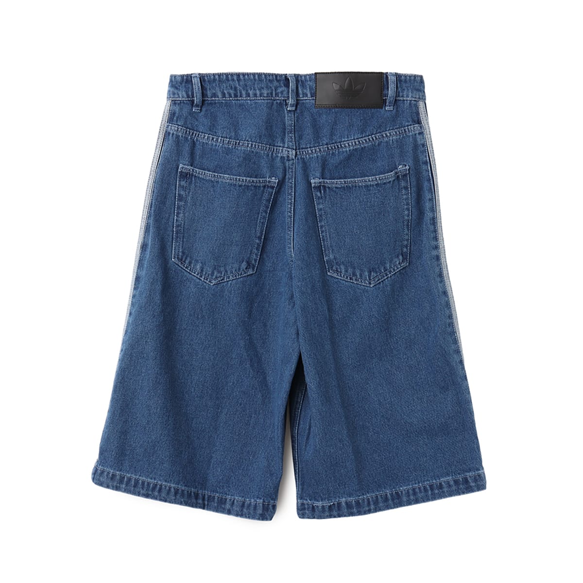 adidas DENIM FIREBIRD SHORTS ミディアムブルーデニムの画像