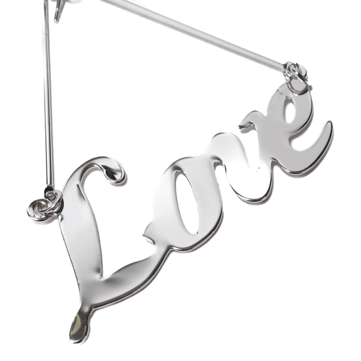 atmos pink LOVEロゴ トライアングル ピアスTX SILVERの画像