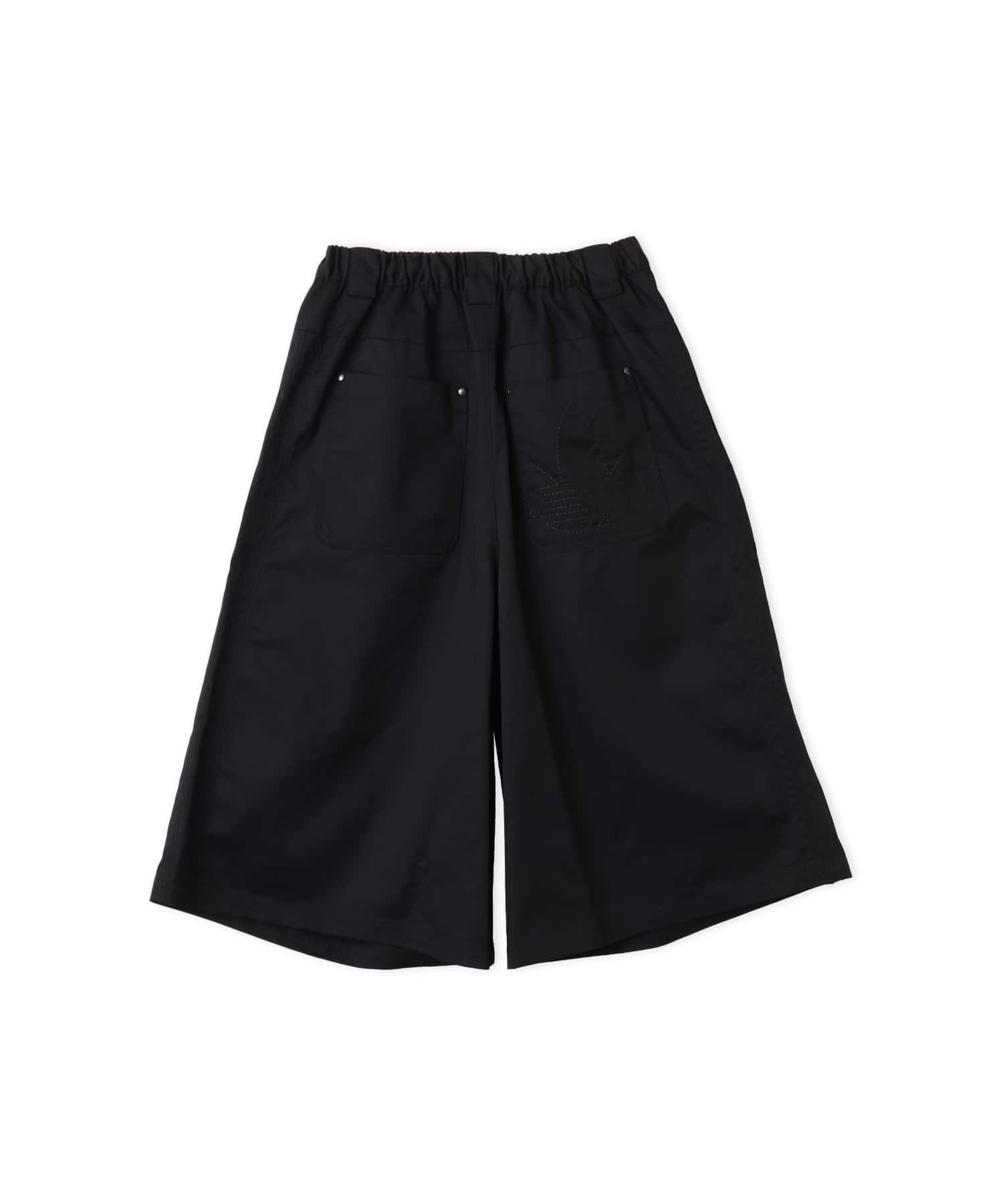 adidas PREMIUM ESSENTIALS WORKWEAR WIDE SHORTS ブラックの画像