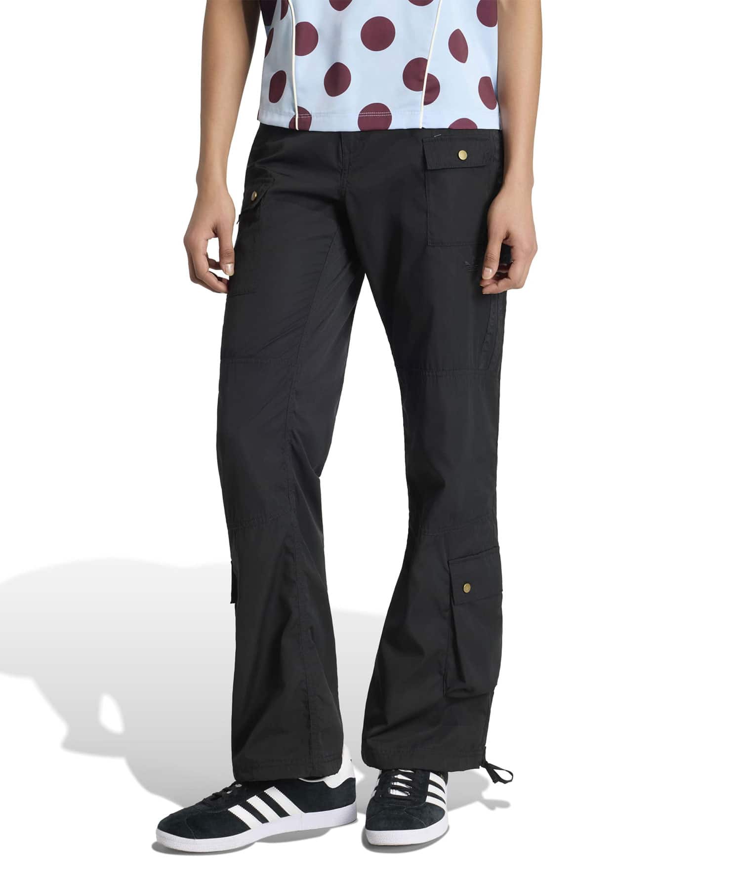 adidas CARGO PANTS ブラックの画像